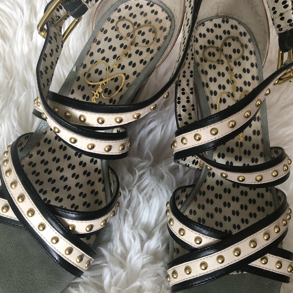 Shoes - Picture 2 of 7